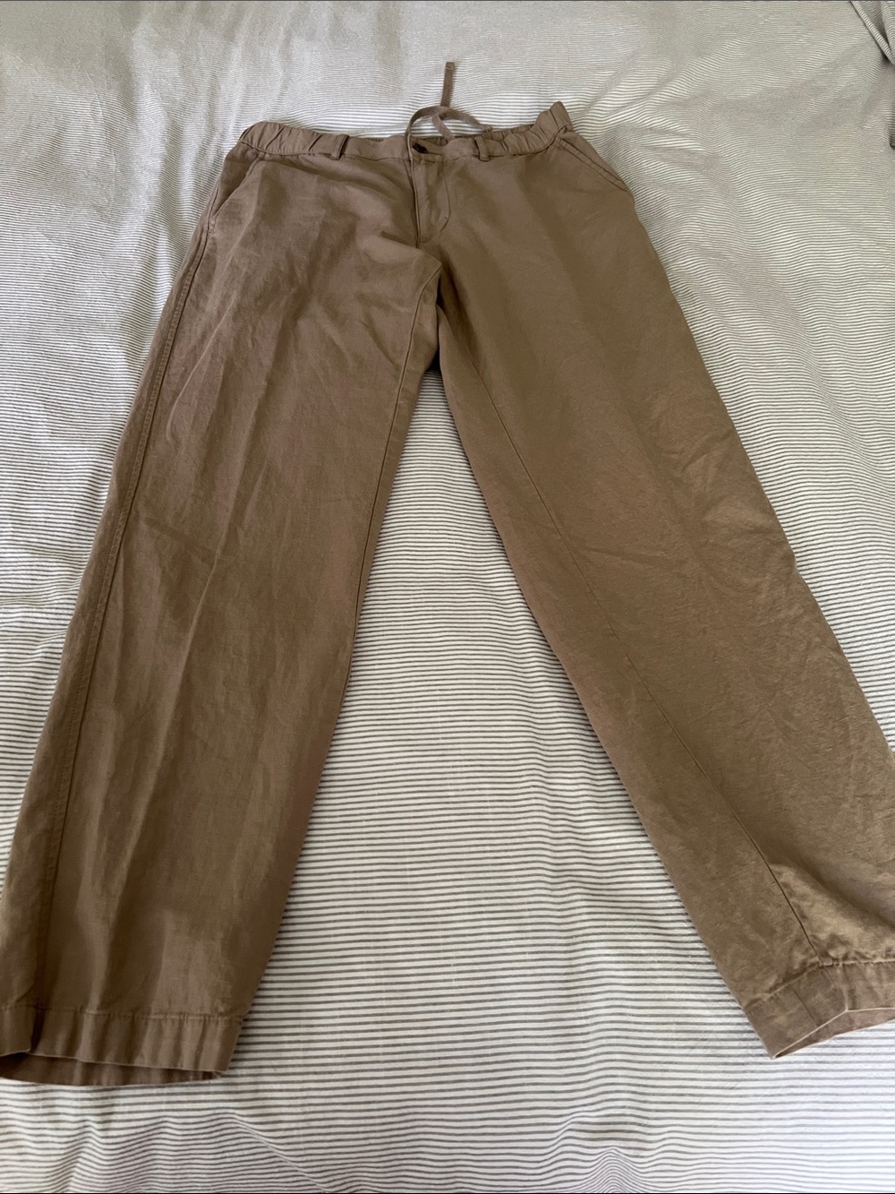 UNIQLO Men's Cotton-Linen Pants in Tan